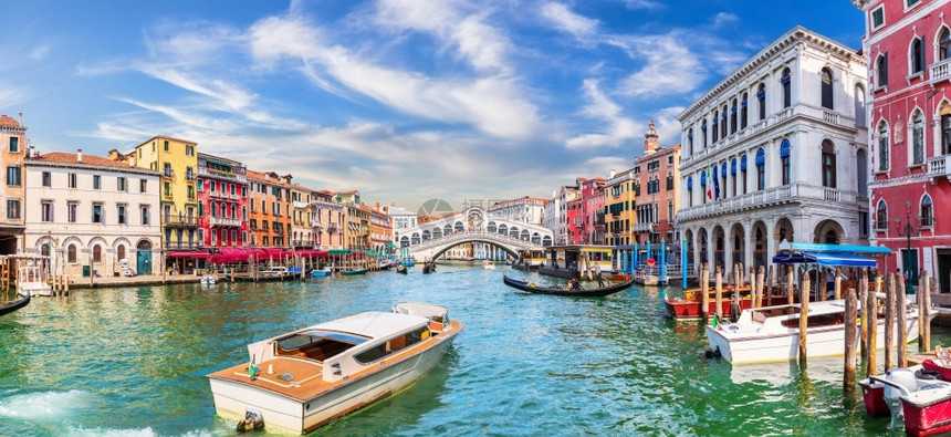 威尼斯大运河意利里亚尔托桥附近湖边的风景著名靠近威尼托图片
