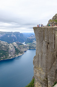 石来运转装饰画海洋挪威Lysefjord的阴云天户外满背景