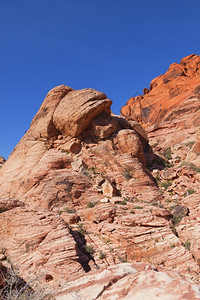 天空观察Mojave沙漠红岩峡谷的干地和红岩形成情况蓝色的地面图片