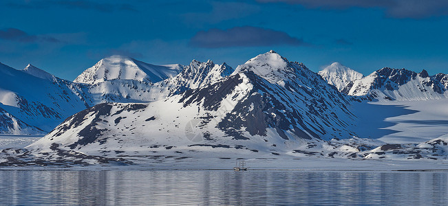 白雪皑的山脉冰川荒野高清图片