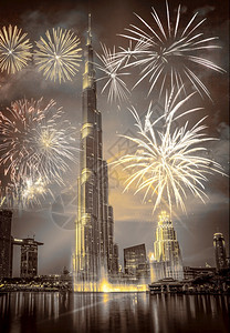 BurjKhalifa周围的烟花异国新年目的地迪拜阿联酋日落世界天空图片