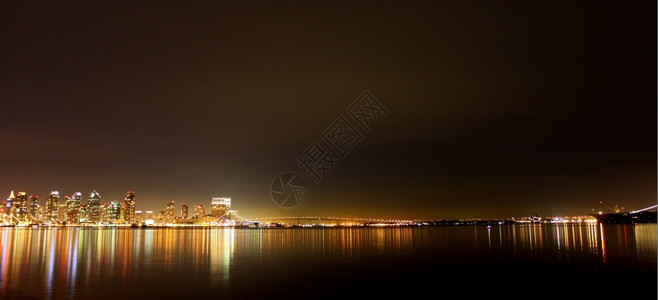 户外码头圣迭戈的夜空中线与水反射旅游图片