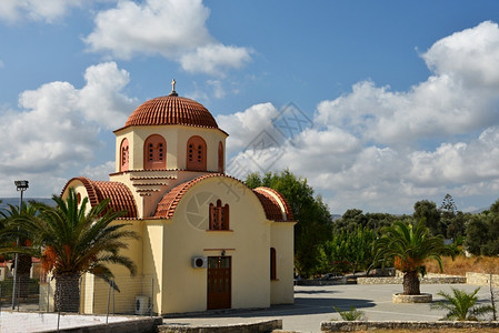 欧洲的天空希腊克里特岛日落时美丽的希腊小礼拜堂高清图片