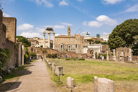 著名的在罗马广场维斯塔之家罗马雕像意大利旅行八月高清图片