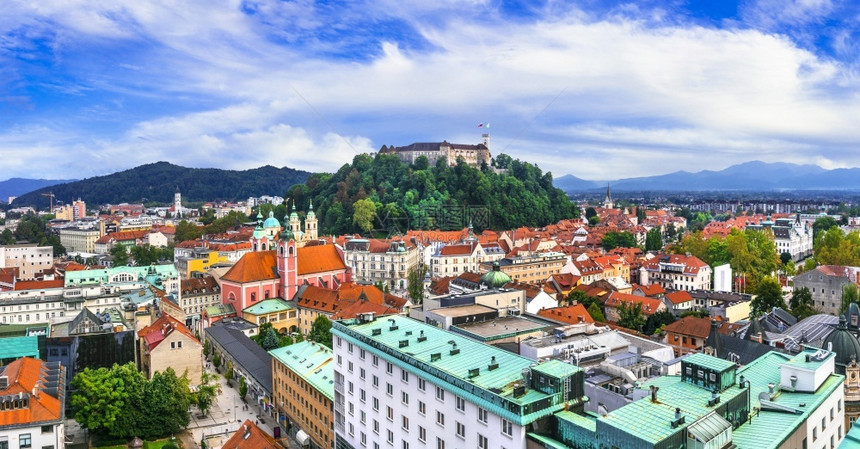 欧洲美丽的城市斯洛文尼亚首都卢布尔雅那迷人的卢布尔雅那老天城市景观图片