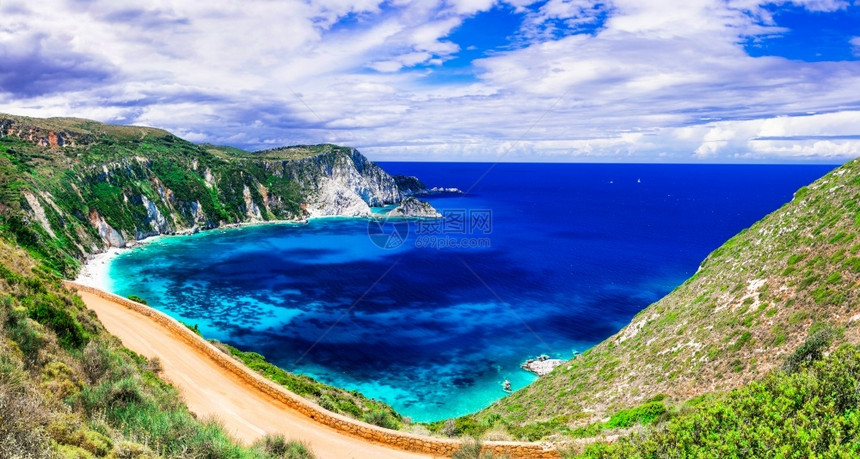 明信片目的地白色凯法利尼亚岛爱奥希腊佩塔尼海滩的壮丽图片