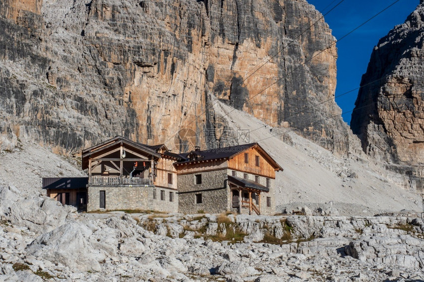 高的徒步旅行意大利多洛米特阿尔卑斯山地和高草原阿里蒙塔图片