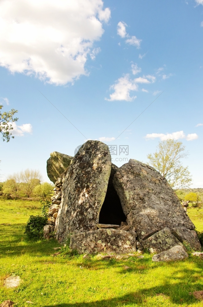 来自石器时代的安踏位于Portaleggre区AlentejoDolmen室支石墓公图片