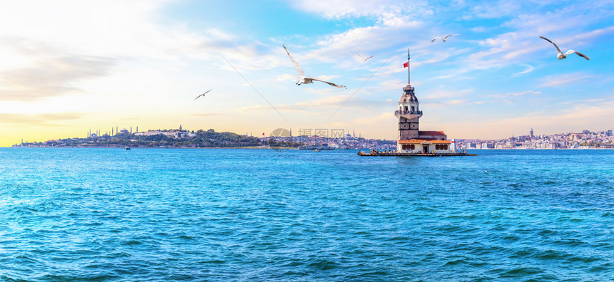 旅游的Maidenrsquos塔或Leanderrsquos塔美丽的伊斯坦布尔全景Maidenrsquos塔美丽的伊斯坦布尔全景图片