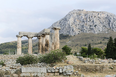 阿克罗林斯科林索斯阿克罗希腊Corinth和Acrocorinth考古遗址的历史老废墟伯罗奔尼撒背景