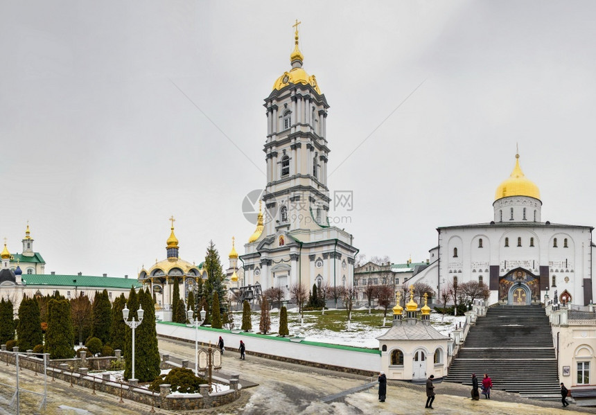 祷告多云的波恰夫乌克兰乔市PochaevPochaevLavra圣母院位于乌克兰东正教圣诞节托尔米里PochaevLavra前一图片