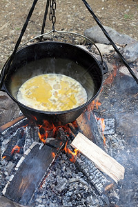 开胃水壶营养在火上做饭用大金属锅煮饭图片