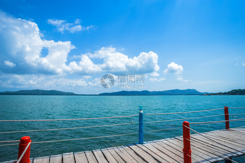 景观码头泰国尚塔胡里海滨蓝天背景色的海边HatChanolao海滩户外图片