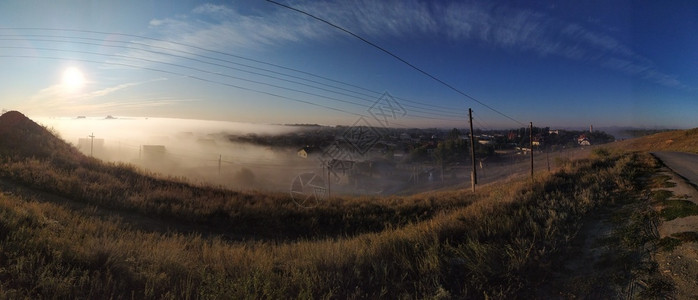 叶子森林屋早起村雾中半神秘清晨村雾中图片