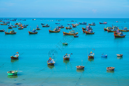 海滨越南东亚渔村许多传统船的捕捞作业情况6行血管高清图片