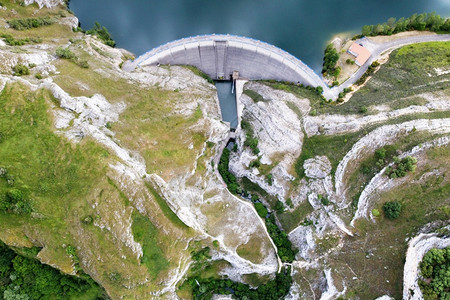 工程电影航班空中无人机镜头水坝和库湖产生力发电可再能源和持续发展高质量的4k镜头空中无人机镜头背景图片