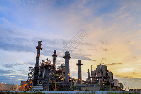 环境黄昏时将电厂与蓝天结合的煤气支持了工业区的所有厂业的气体图片