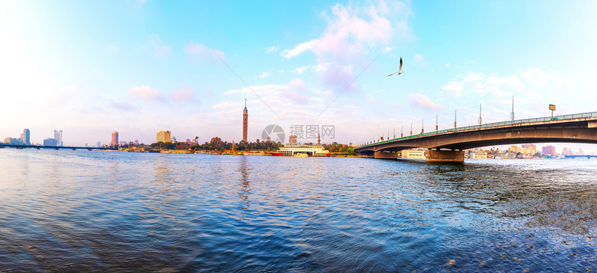 开罗全景可欣赏塔和尼罗河上的桥梁开罗全景可欣赏塔和尼罗河上的桥梁市中心城的酒店图片