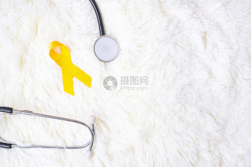 捐医院诊所9月预防日儿童癌症意识月和世界癌症日概念关于白背景的黄丝带和Stethoscoprocope以支持生活和疾病的人图片