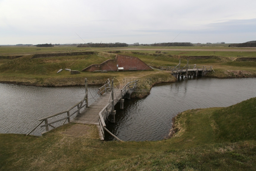 在OudeschildTexel的FortDeSchans入口景观屋奥德柴尔图片