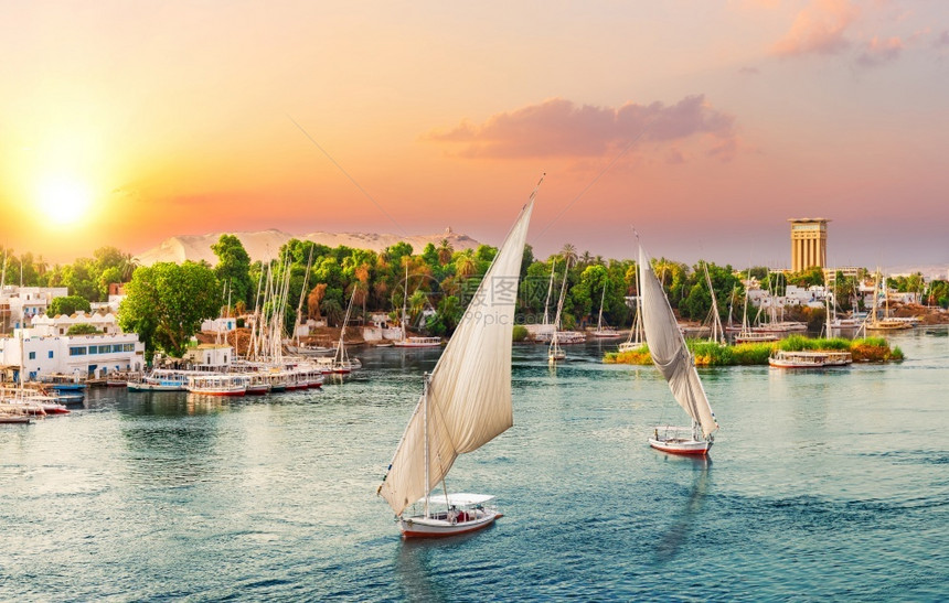 非洲人阿斯旺日落尼罗河和船只的风景埃及晴天蓝色的图片