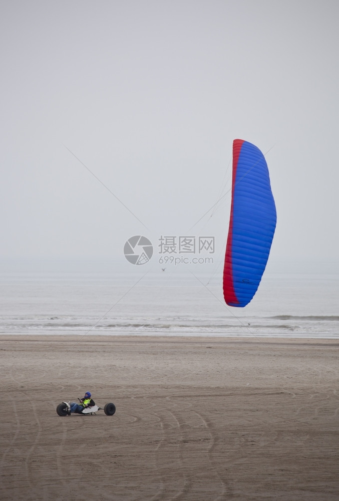 诡计风筝海滩上的Kite虫操舵图片