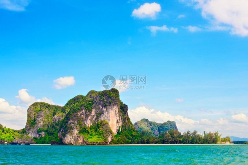 泰国安达曼海高悬崖与树木洋反射滩图片