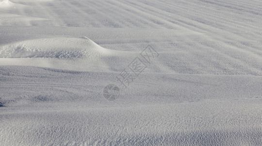 场景状态下雪后积流的表面近距离照片深雪漂浮冰图片
