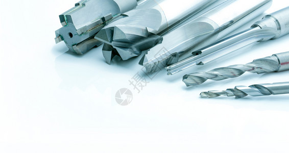 碳化的白色的高速钢设计用于订购特殊工具的白色背景上孤立的特殊工具拼装步骤钻和再生细节工业应用中加固的碳化切割工具烧结设计图片