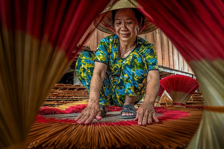 戳红香在长苏延Giang省的家中工作是一城传统和文化概念最顶端维埃特代言人屋芳香背景图片