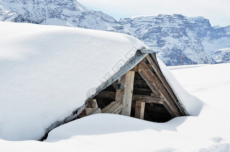 冬季雪景木屋风光背景图片