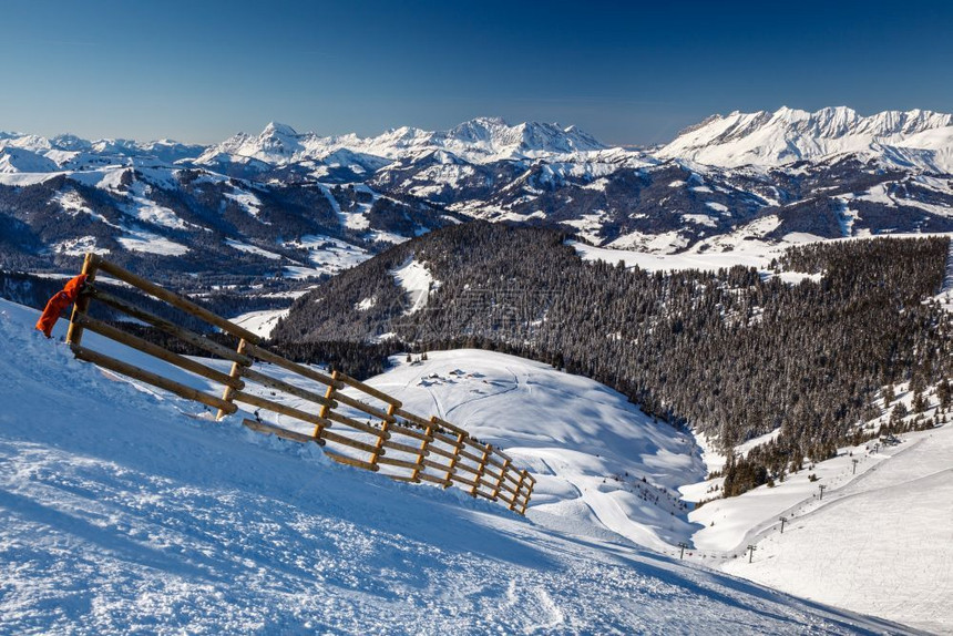 冬季雪山风光图片