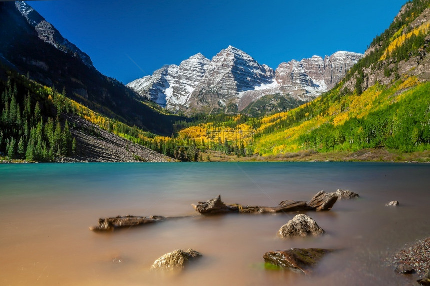 团结的山九月在美国科罗拉多州阿斯彭秋天季节的马龙贝尔AspenColoralo图片