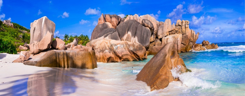 水塞舌尔的美丽热带海滩LaDigue岛以花岗岩闻名迪格海岸线图片