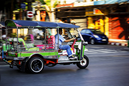 车上市象征Tuktuk出租车在泰国独一无二丰富多彩的文化背景