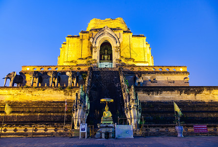 户外契迪纪念碑watChediLuangVaravihara清迈泰国图片