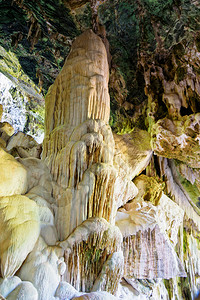 岩石洞穴图片