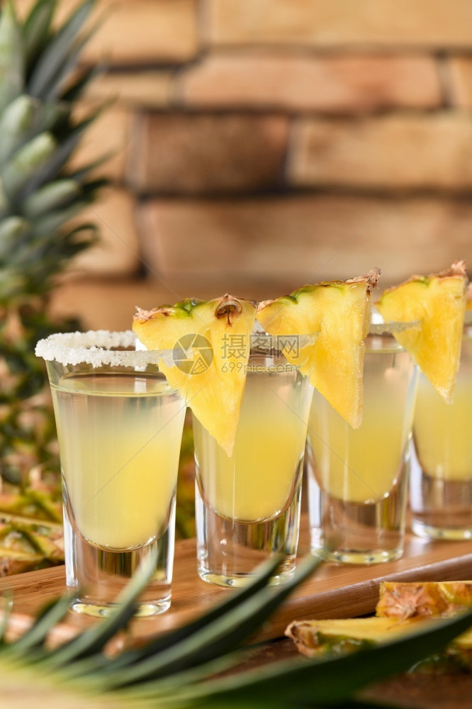 节日双杯热带龙舌兰加菠萝汁这绝对是五月金库的盛宴了马约红酒庆典辛科图片
