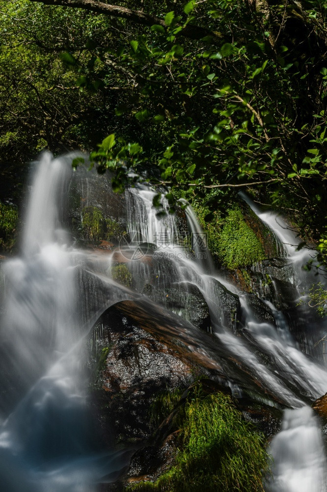 景观葡萄牙弗里韦拉美丽的瀑布长曝光平滑效果纯度自然图片