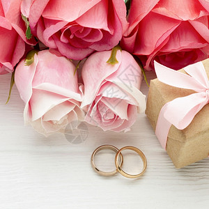 粉红玫瑰结婚戒指高清晰度照片优质高品极端自然粉色的图片