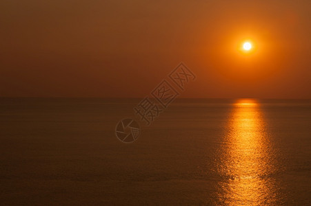 海洋假期希腊美景观海面之上有金色的日落图片