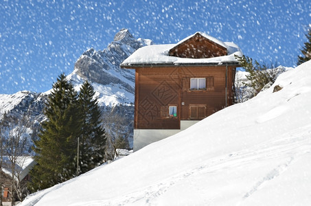 冬季雪景木屋风光图片