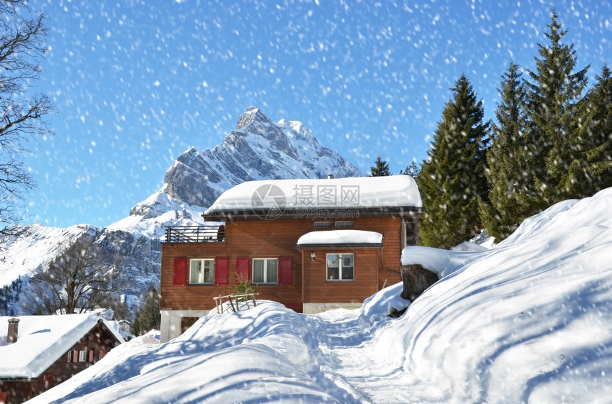 冬季雪景木屋风光图片