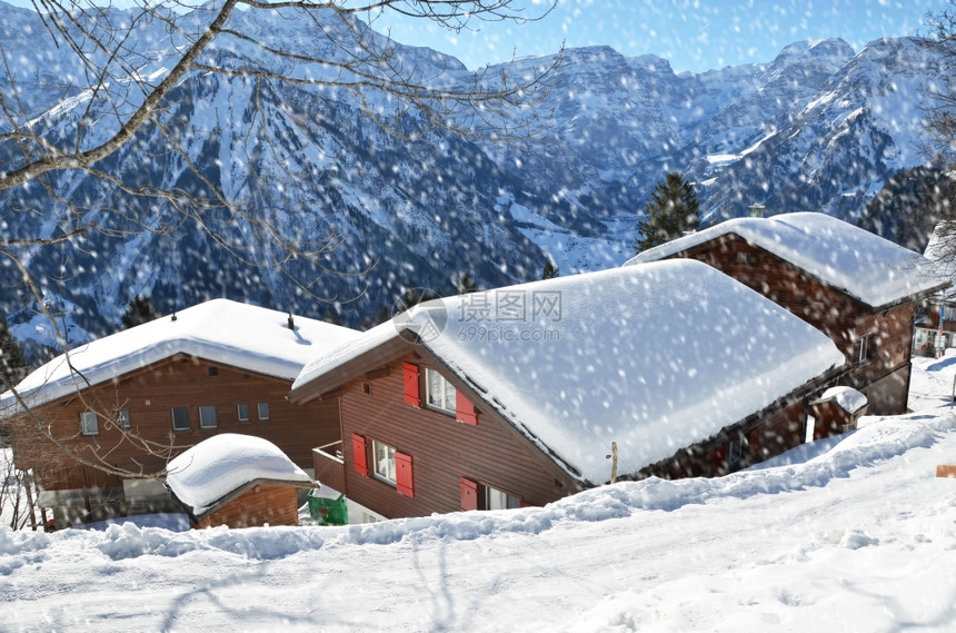 冬季雪景木屋风光图片