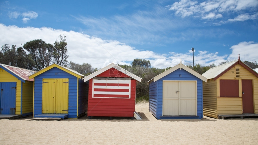 天海滨澳洲墨尔本附近布赖顿海滩的多彩棚澳大利亚有色海滩棚丰富多彩的图片