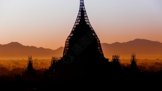 帕亚景观历史太阳在巴根拜甘寺庙的上升起图片