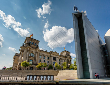 德国柏林斯普里河帝国大厦的景象建造历史冲天炉图片