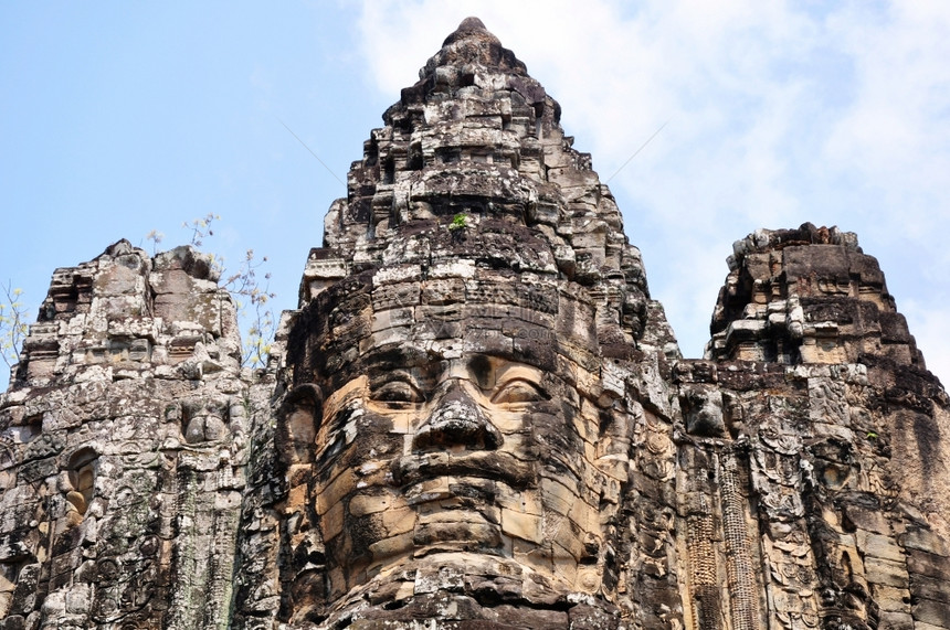 云天空柬埔寨吴哥Wat历史宗教废墟的风景汤姆图片