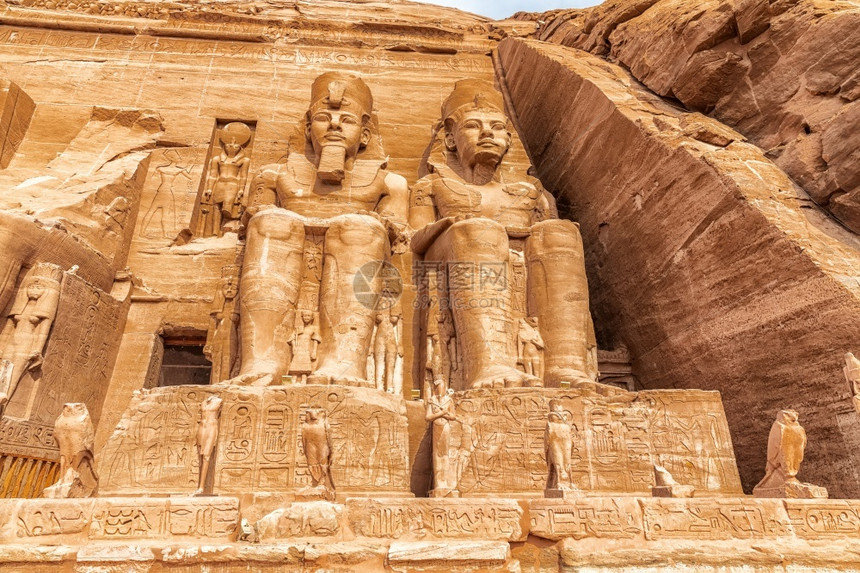 辛贝尔东AbuSimbel埃及Rameses第二寺庙的雕像世界图片