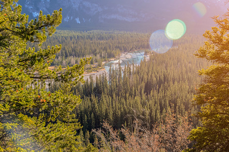 山在加拿大艾伯塔邦夫公园Hoodoos观望点的Bow河谷全景自然图片